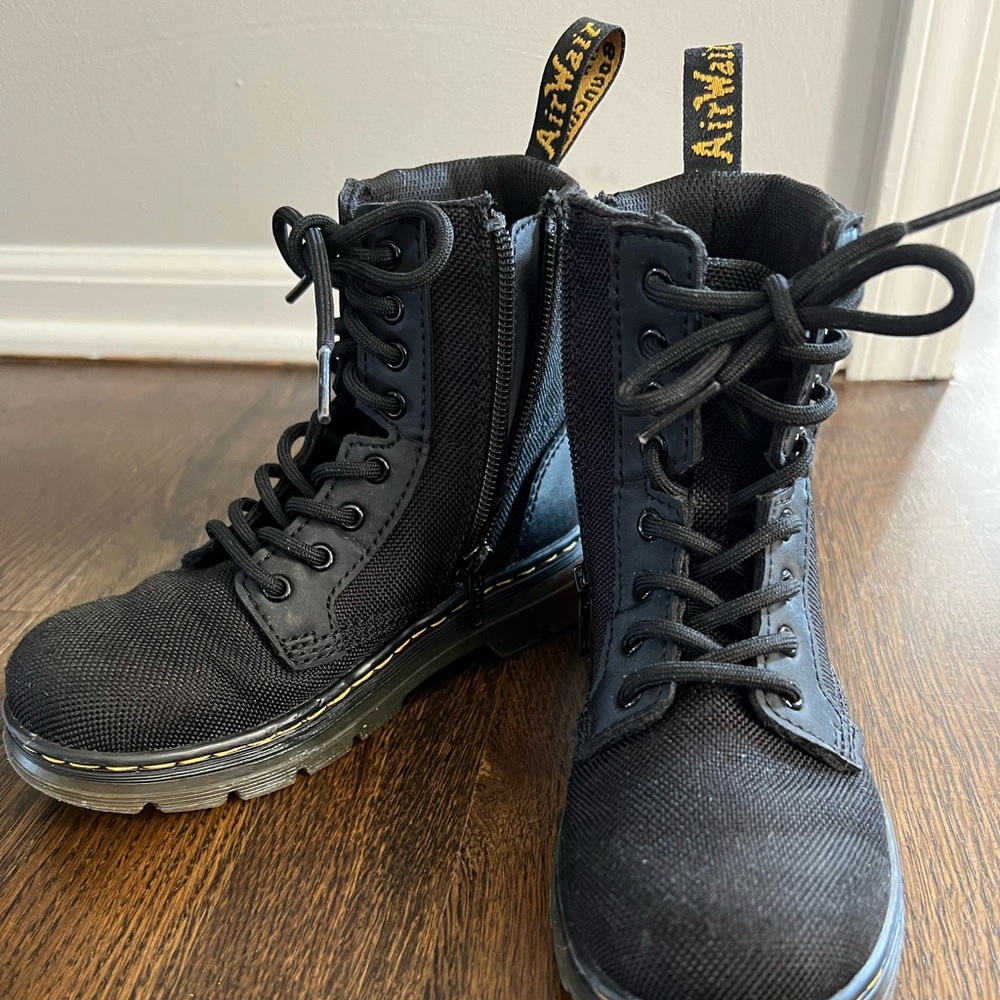 Dr. Marten Girls Combs Boot